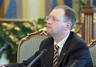 Яценюк: Партия “Народный фронт” предлагает пять заданий по реформированию Украины на 2015 год, главным из которых является нацбезопасность и оборона