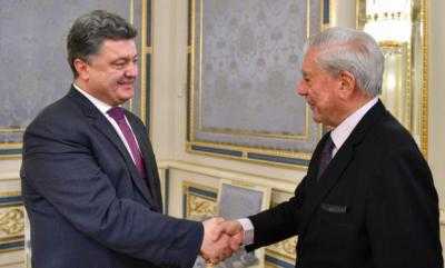 Порошенко встретился с лауреатом Нобелевской премии Варгасом Льоса.