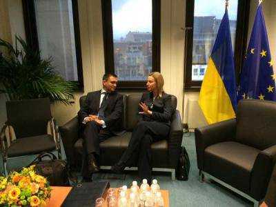МИД Украины Павел Климкин и Верховный представитель ЕС Фредерика Могерини  подписали Соглашение об учреждении Консультативной миссии ЕС по реформированию сектора безопасности Украины