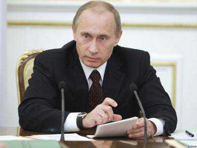Президент РФ призвал не допустить "цветных революций" в России