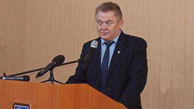 И.о. министра здравоохранения Василий Лазоришинец заявил, что нужно 3-5 лет для того, чтобы выпускать собственные отечественные вакцины