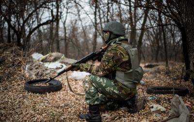 В Луганской области украинские солдаты обстреляли на блокпосту автомобиль с военными из-за отказа остановиться