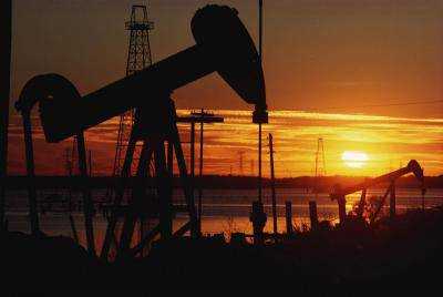 Новак: Падение цен на нефть вынудило Россию пересмотреть госбюджет на 2015 год
