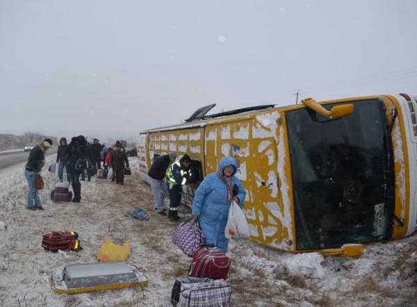 В Харьковской области перевернулся автобус, 11 человек пострадали