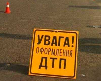 На Одесщине вблизи села Мирное микроавтобус врезался в дерево, есть погибшие