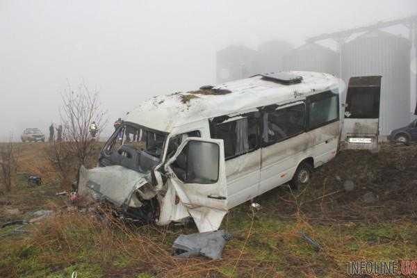 Возле Запорожья автобус с донецкими пенсионерами попал в ДТП, погибло 2 человека и еще 22 пострадало (фото)