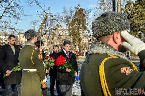 Порошенко почтил память ликвидаторов аварии на Чернобыльской АЭС (ФОТО)