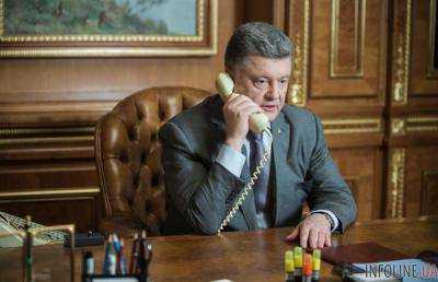Порошенко провел телефонный разговор с А.Меркель и Ф.Олландом