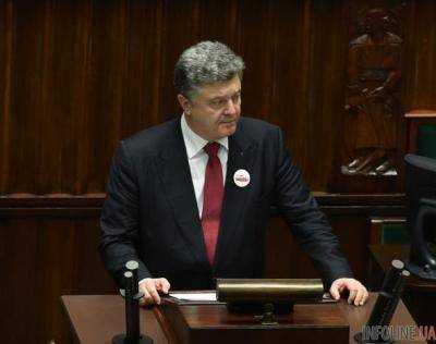 Порошенко в Польше пообещал внести законопроект об отмене внеблокового статуса
