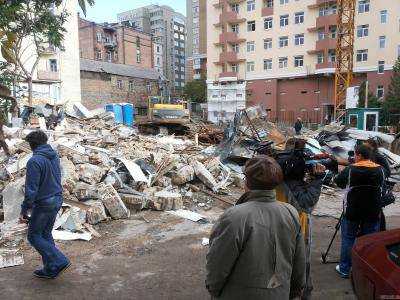 В центре Киева распиливают историческое здание