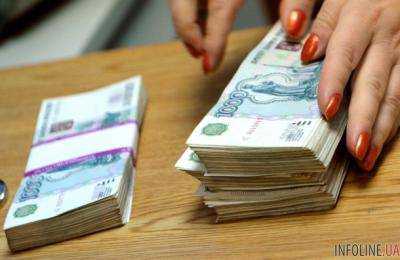 Граждане России срочно забирают деньги из банков