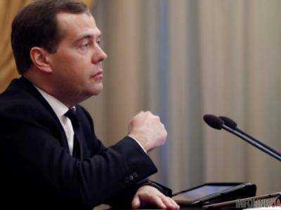 Экономика России может уйти в глубокую рецессию - Д.Медведев