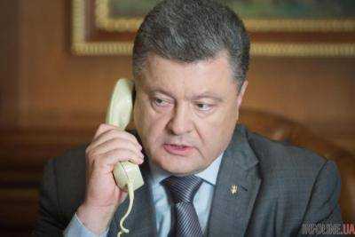 Порошенко сообщил Меркель об освобождении 150 украинских заложников