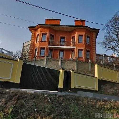 В Печерском районе Киева Н.Азаров продает свою недвижимость