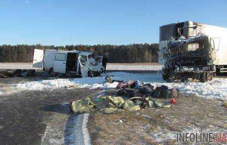 В Беларуси автобус с украинцами попал в ДТП: погибло три человека (ФОТО)