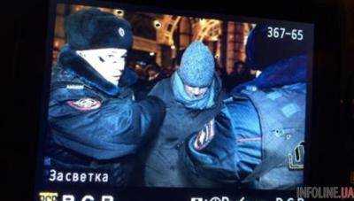 Навального привезли домой и не выпускают из квартиры
