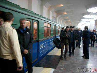 В Харькове в метрополитене инспекторы задержали парня с боеприпасами