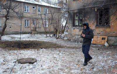 В Донецке с утра слышны залпы и взрывы