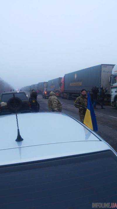 На запорожской трассе в районе Курахово, никого не впускают и не выпускают