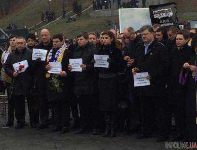 На Майдане прошла панихида по жертвам погибшим в Волновахе