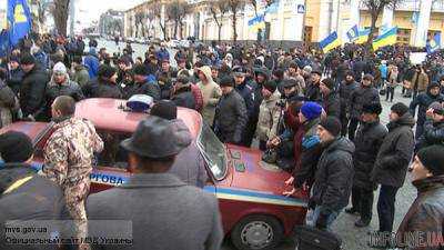 В Житомире арестованы активисты, которые разорвали портрет П.Порошенко