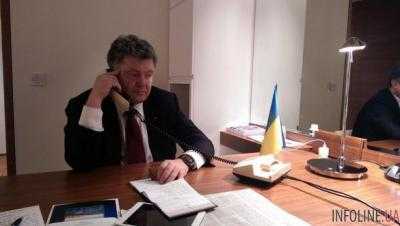 Порошенко обещает не дать террористам творить хаос на украинской земле