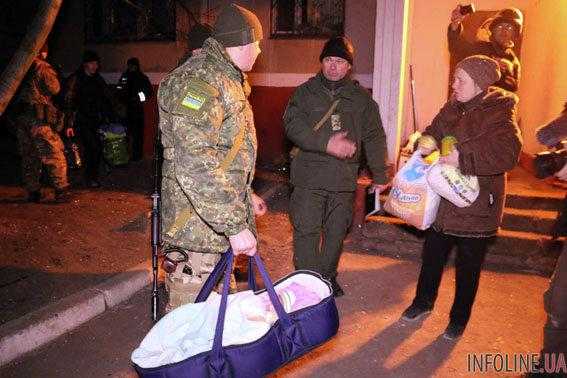 В Мариуполе женщина с младенцем весь день просидели в подвале - МВД (ФОТО)