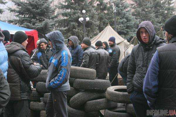 В Кривом Роге около 300 активистов ворвались и заняли сессионный зал горсовета