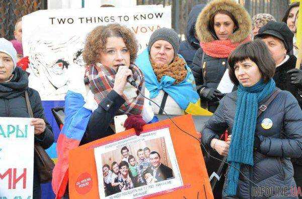 Поляки, белорусы, татары и русские митинговали в Варшаве против агрессии РФ в Украине