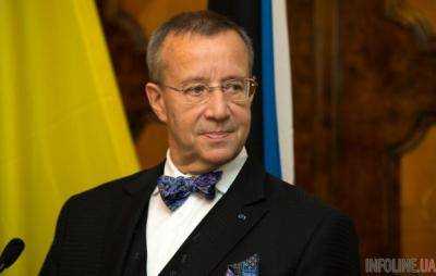 Президент Эстонии сорвал с себя микрофон и прервал интервью (Видео)