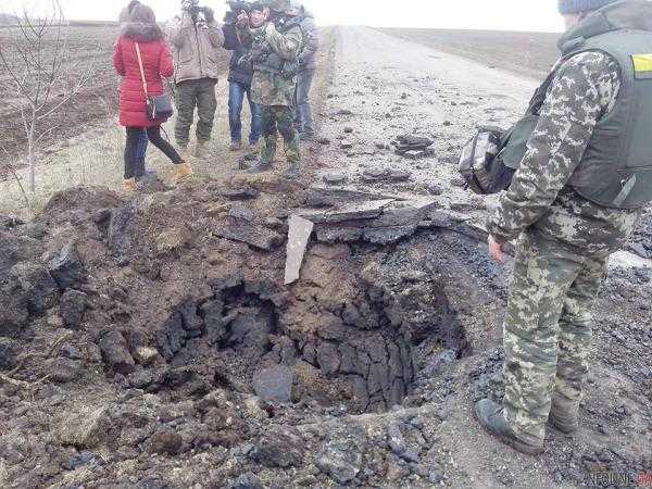 Боевики "ДНР" в районе Мариуполя применяют против мирного населения усовершенствованные российские кассетные боеприпасы. Фотофакт