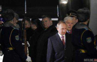 Президент России В.Путин прибыл во Дворец Независимости в Минске