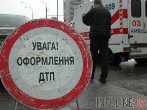На Буковине водитель авто врезался в электроопору, трое людей погибли