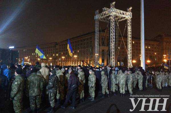 На Майдане Незалежности за ограждения пропускают не всех. Фоторепортаж