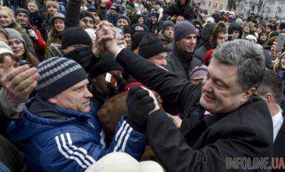 Порошенко: в Марше Достоинства приняли участие около ста тысяч украинцев