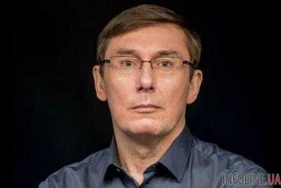 Луценко: менять главу Нацбанка не стоит