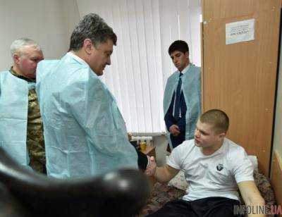 Петр Порошенко в Винницкой области пообщался с ранеными военнослужащими