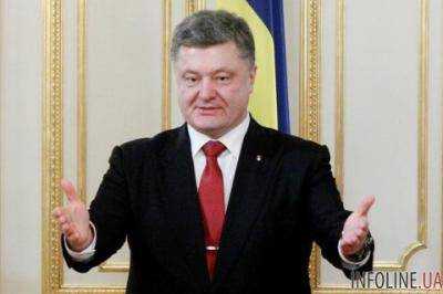 Президент Украины П.Порошенко заявил, что переживает за жизнь каждого украинского воина