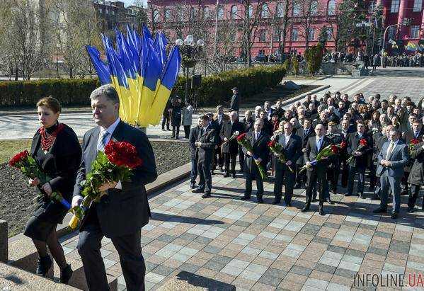 Президент Украины П.Порошенко вместе с женой прибыл на марафон "Шевченко мобилизует". Фоторепортаж