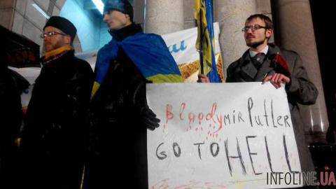 В Киеве на Майдане Незалежности начался митинг "Донбасс - это Украина". Фоторепортаж