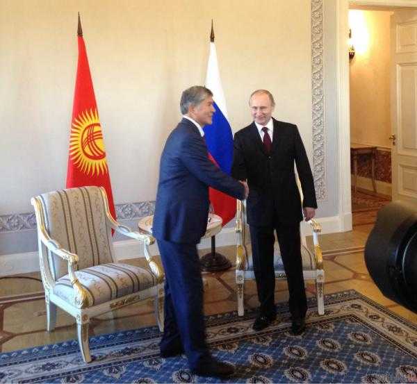 Путин жив: президент РФ провел встречу с киргизским лидером в Санкт-Петербурге. Фото