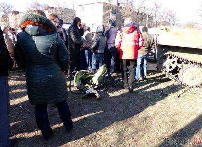 Жители Константиновки на митинге требуют, чтобы украинские военные покинули город