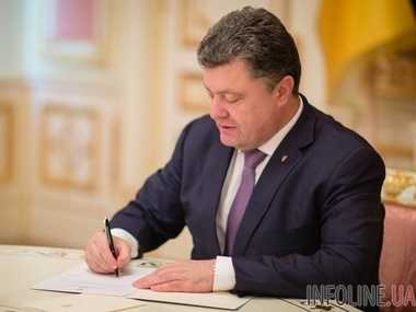 Порошенко назначил стипендии 80 молодым мастерам народного искусства на 2015 год