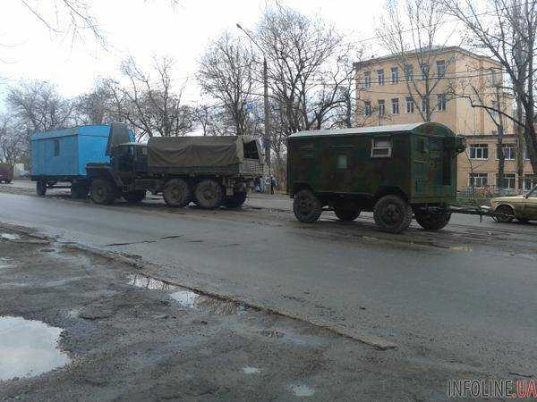 В Луганске местные жители зафиксировали военную технику в центре города: фотофакт