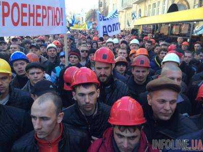 В Киеве митингующие шахтеры разблокировали движение по улице Крещатик