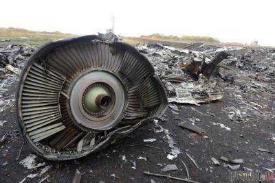 "ДНР": С места катастрофы MH17 иностранные эксперты вывезли 15 тонн обломков