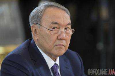 Нурсултан Назарбаев на внеочередных президентских выборах в Казахстане набирает - 97,5% голосов