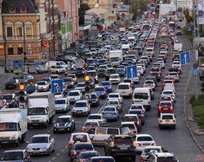 В Киеве затруднено движение на дорогах