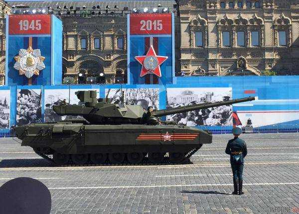 На репетиции парада Победы в Москве остановился танк Т-14 "Армата"