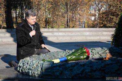 Порошенко возложит цветы к могиле Неизвестного солдата